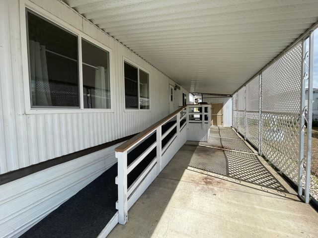 301 Freeman Road UNIT 90, Central Point, OR 97502