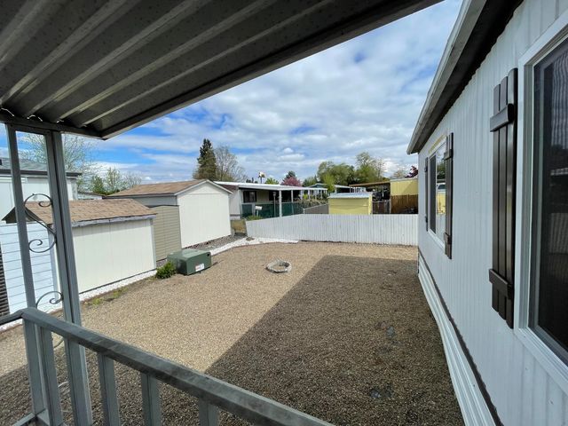 301 Freeman Road UNIT 90, Central Point, OR 97502