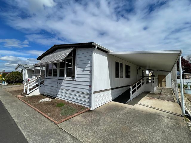 301 Freeman Road UNIT 90, Central Point, OR 97502