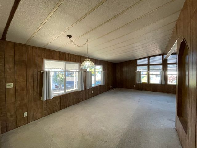 301 Freeman Road UNIT 90, Central Point, OR 97502