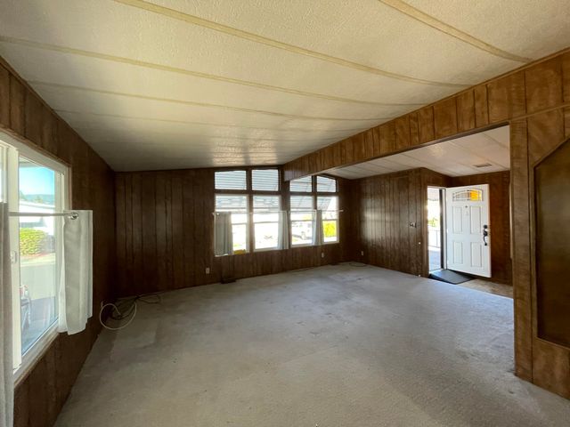 301 Freeman Road UNIT 90, Central Point, OR 97502