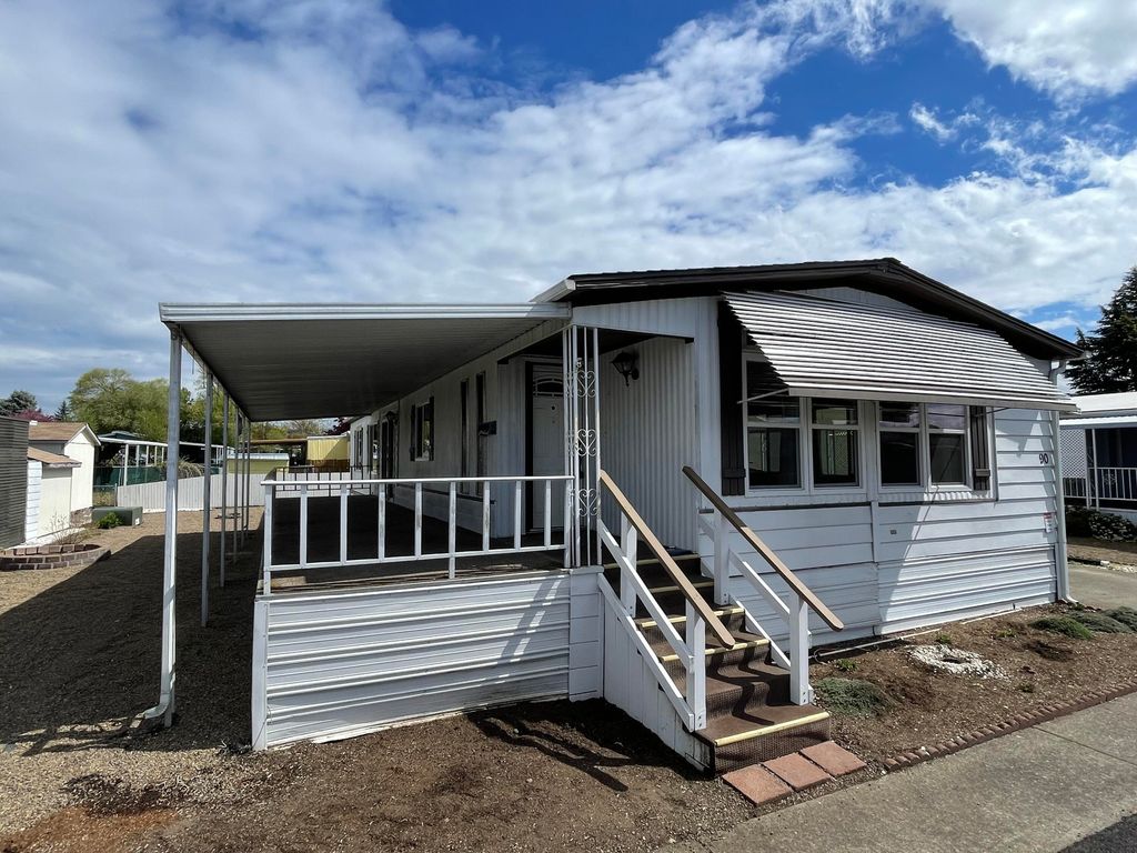 301 Freeman Road UNIT 90, Central Point, OR 97502