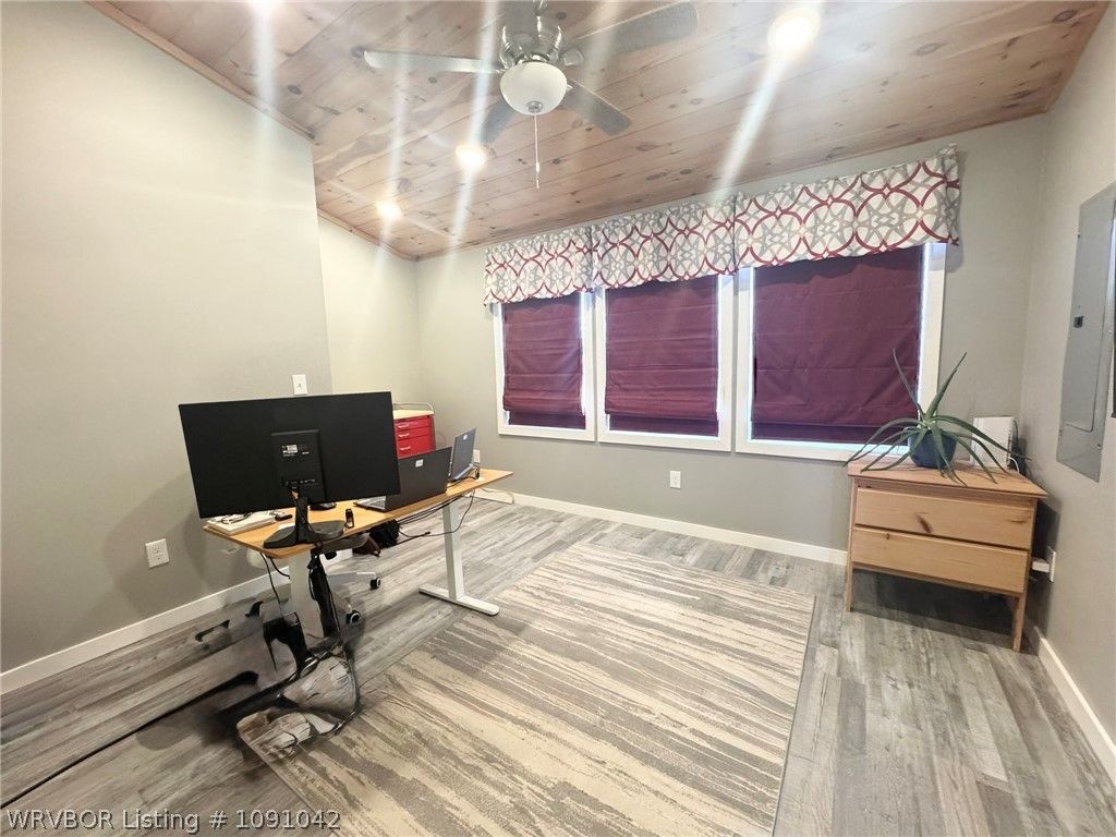 15914 Travis Lane 15914 Travis Lane