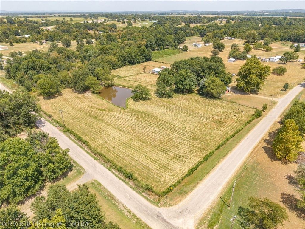 15914 Travis Lane 15914 Travis Lane