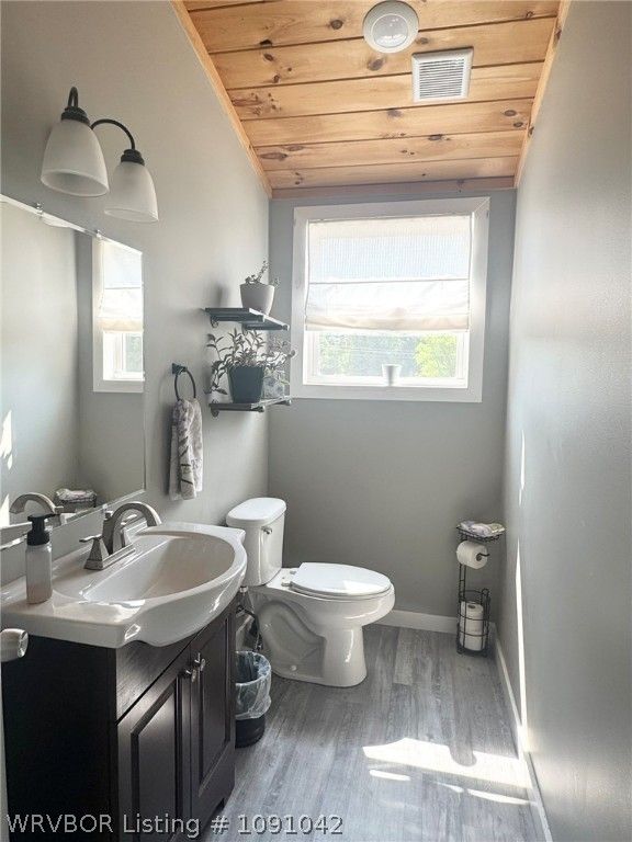 15914 Travis Lane 15914 Travis Lane