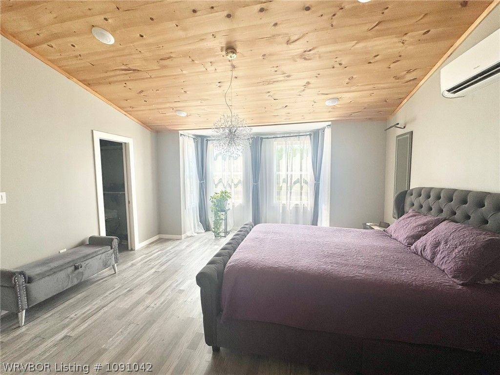 15914 Travis Lane 15914 Travis Lane