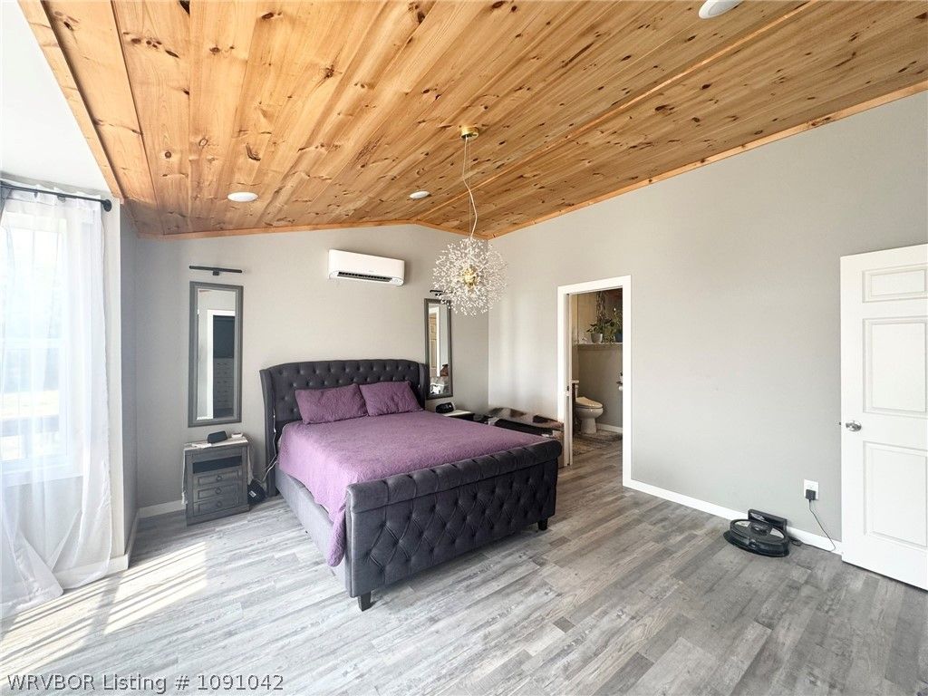 15914 Travis Lane 15914 Travis Lane