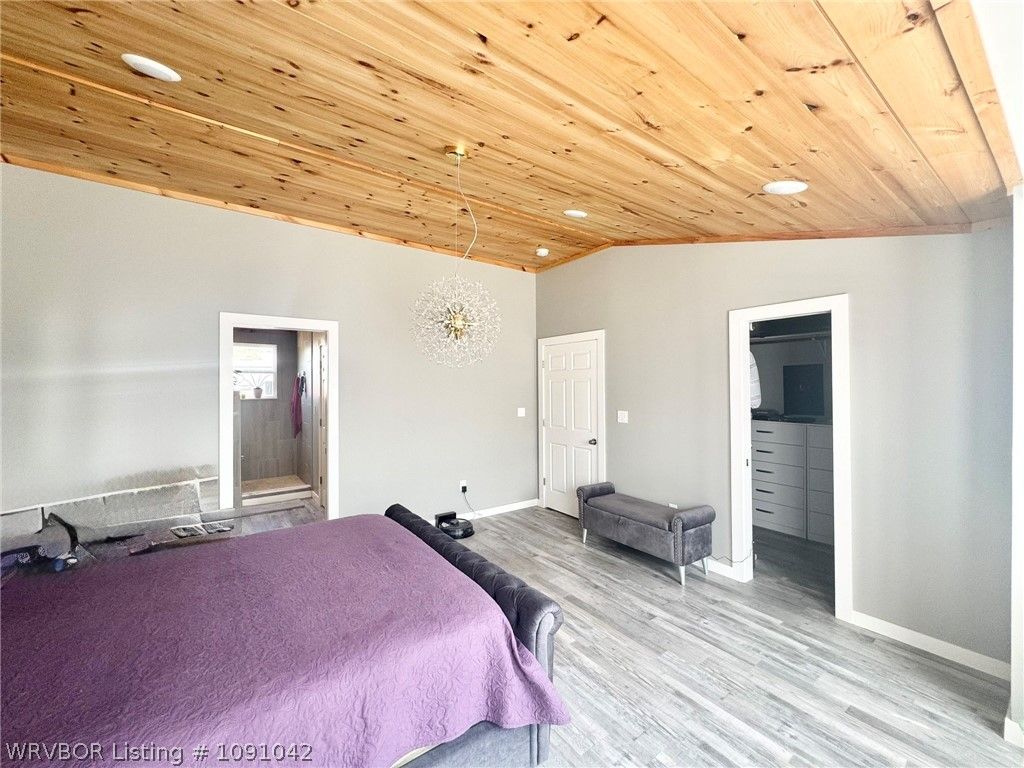 15914 Travis Lane 15914 Travis Lane