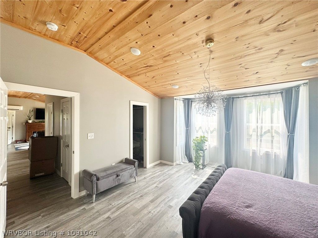 15914 Travis Lane 15914 Travis Lane