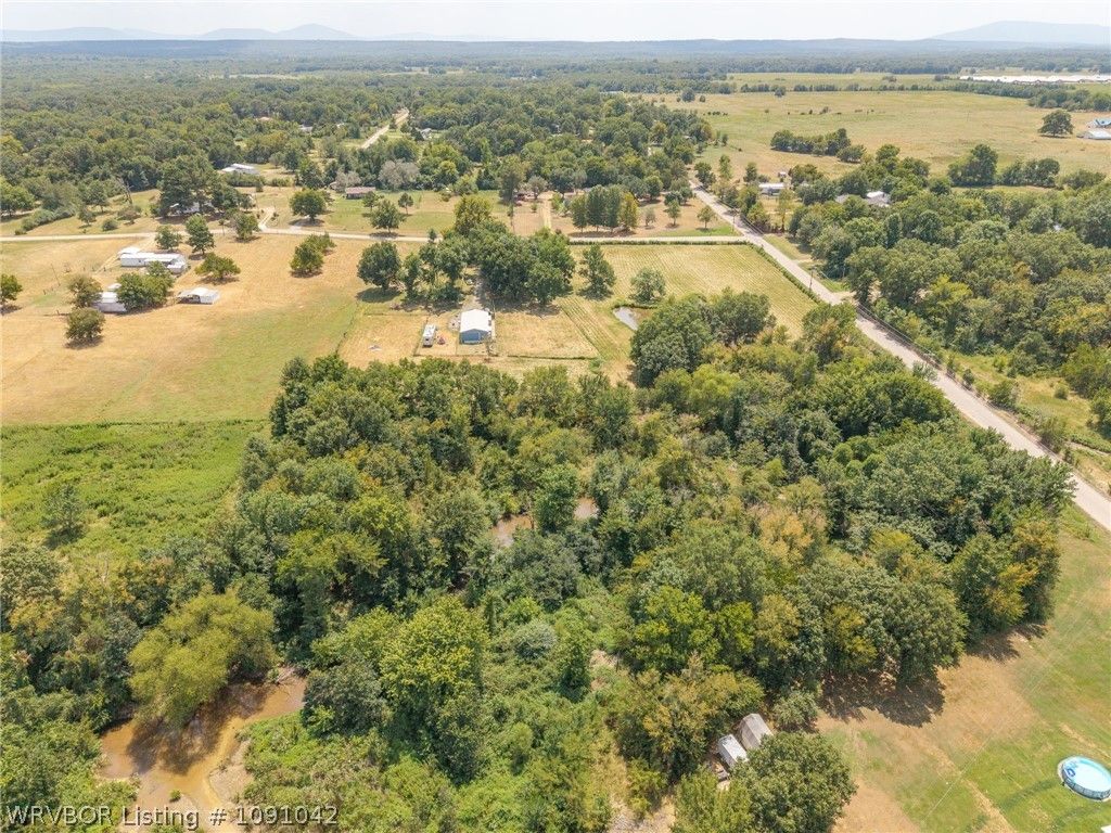 15914 Travis Lane 15914 Travis Lane