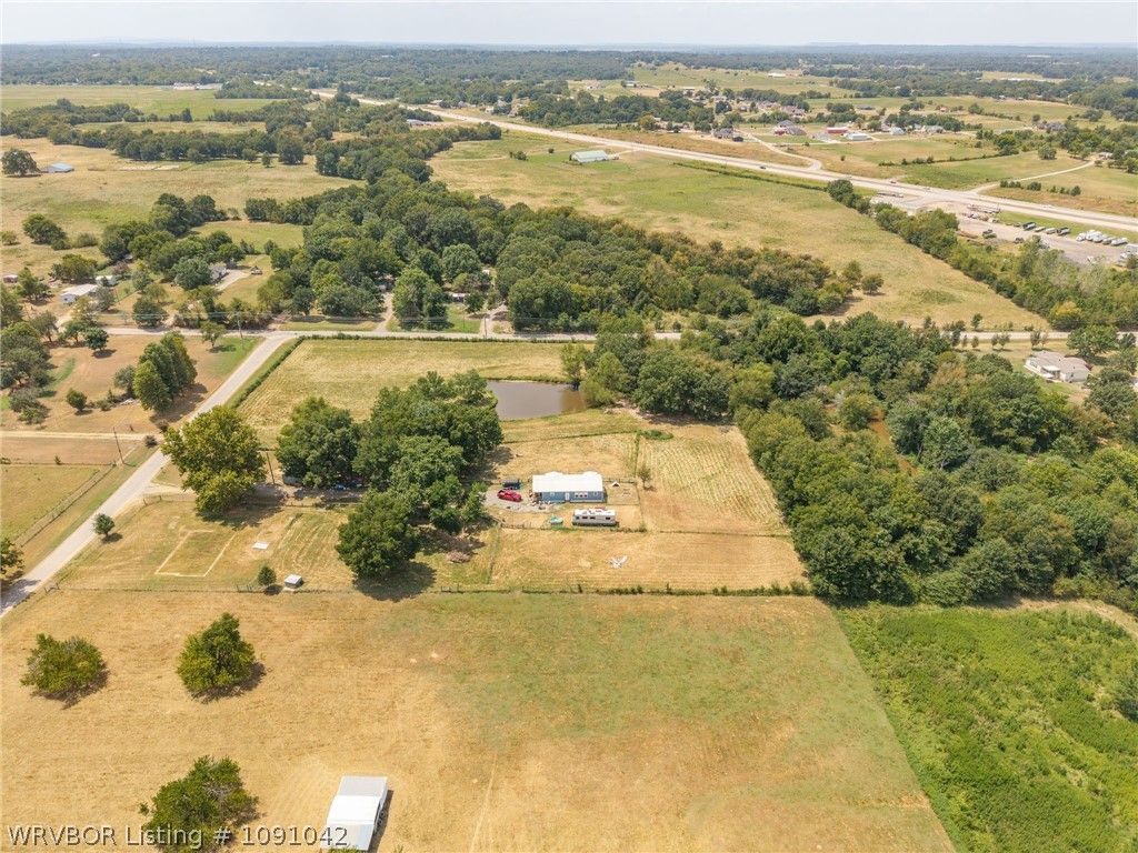 15914 Travis Lane 15914 Travis Lane