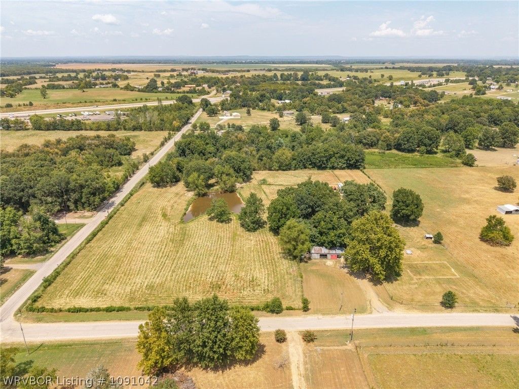 15914 Travis Lane 15914 Travis Lane