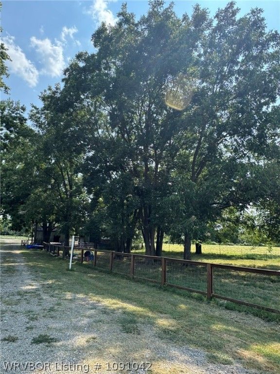 15914 Travis Lane 15914 Travis Lane