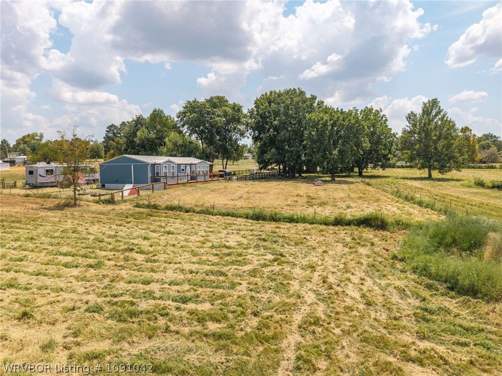 15914 Travis Lane 15914 Travis Lane