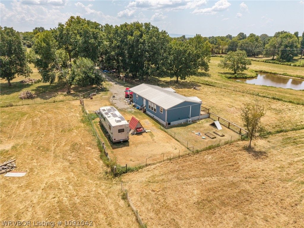 15914 Travis Lane 15914 Travis Lane