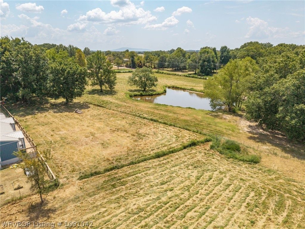 15914 Travis Lane 15914 Travis Lane