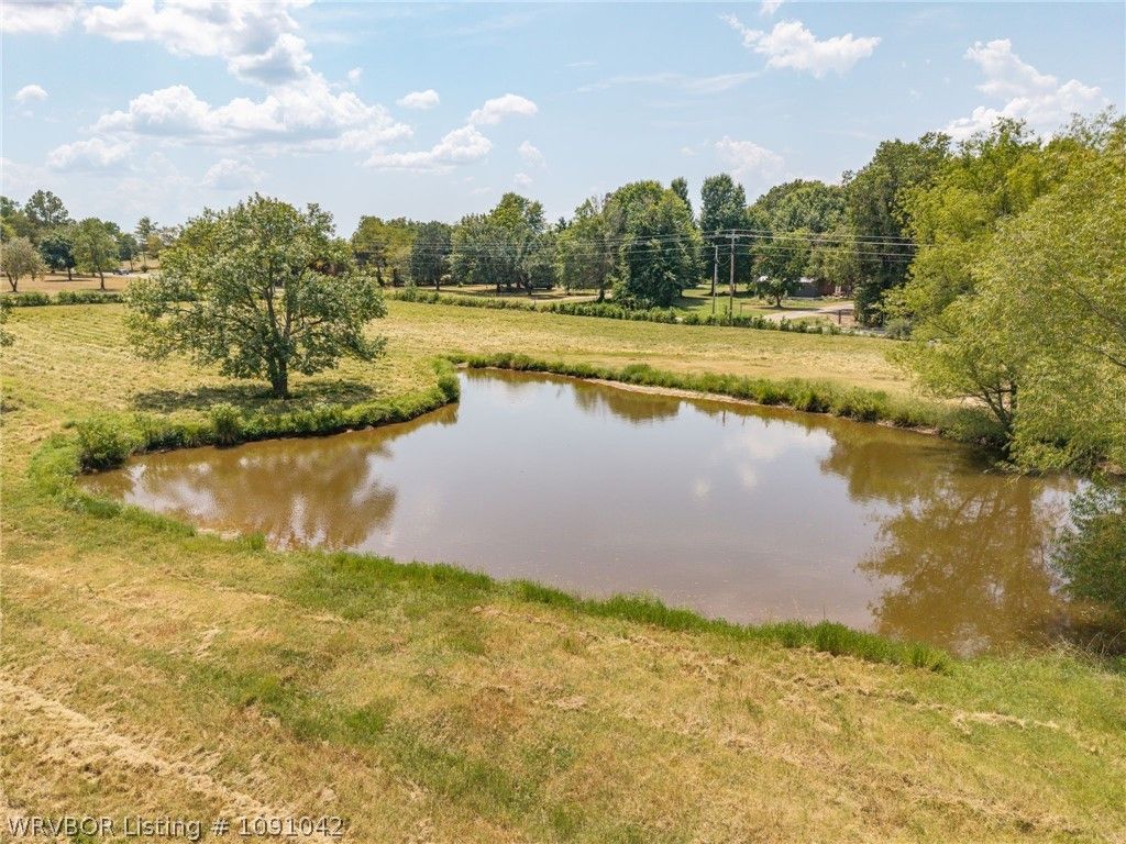 15914 Travis Lane 15914 Travis Lane