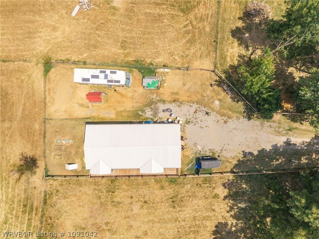 15914 Travis Lane 15914 Travis Lane
