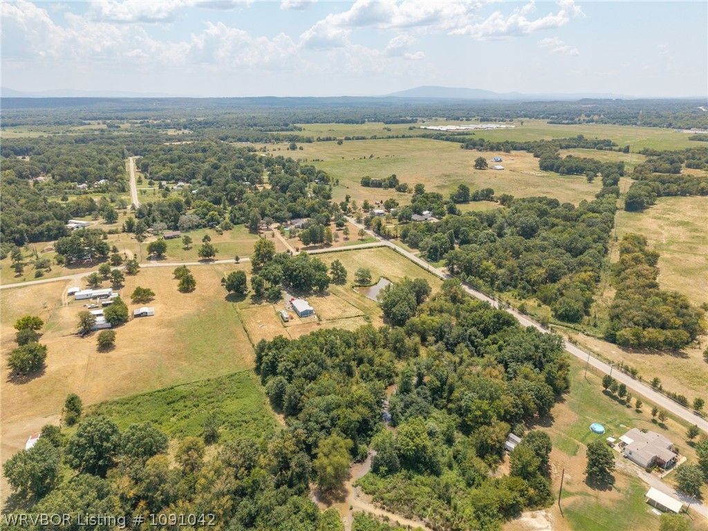 15914 Travis Lane 15914 Travis Lane