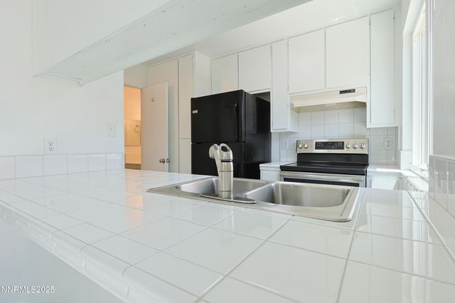 445 Pine Meadows Drive E25, Sparks, NV 89431