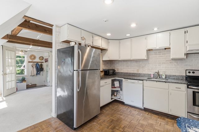 16 Middlesex St 8, Chelmsford, MA 01863