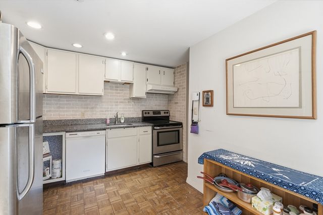 16 Middlesex St 8, Chelmsford, MA 01863