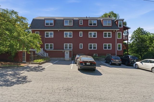 16 Middlesex St 8, Chelmsford, MA 01863