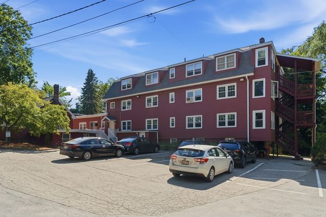 16 Middlesex St 8, Chelmsford, MA 01863