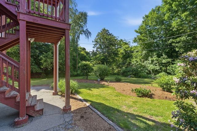 16 Middlesex St 8, Chelmsford, MA 01863