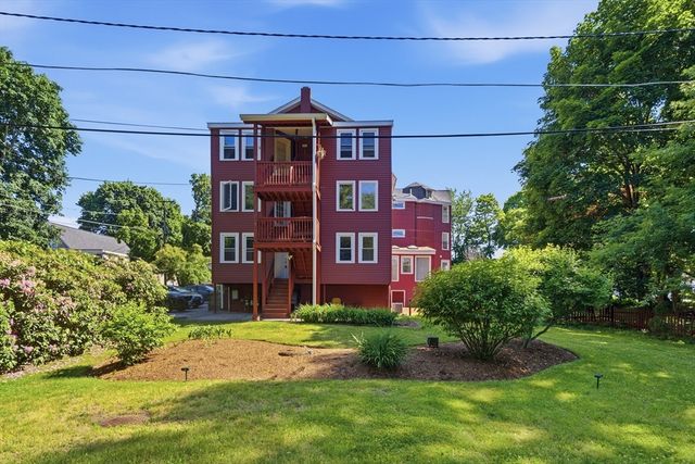 16 Middlesex St 8, Chelmsford, MA 01863