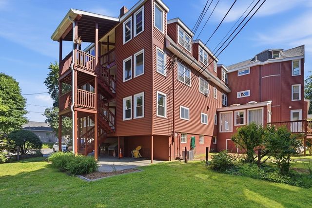 16 Middlesex St 8, Chelmsford, MA 01863