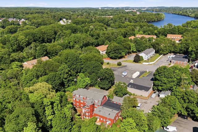 16 Middlesex St 8, Chelmsford, MA 01863