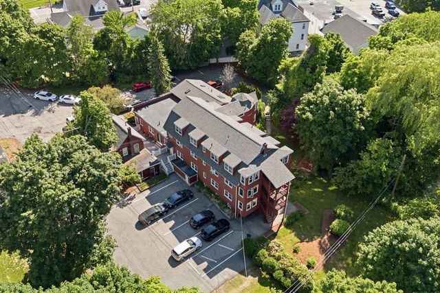 16 Middlesex St 8, Chelmsford, MA 01863