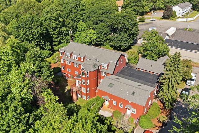 16 Middlesex St 8, Chelmsford, MA 01863