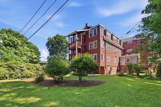 16 Middlesex St 8, Chelmsford, MA 01863