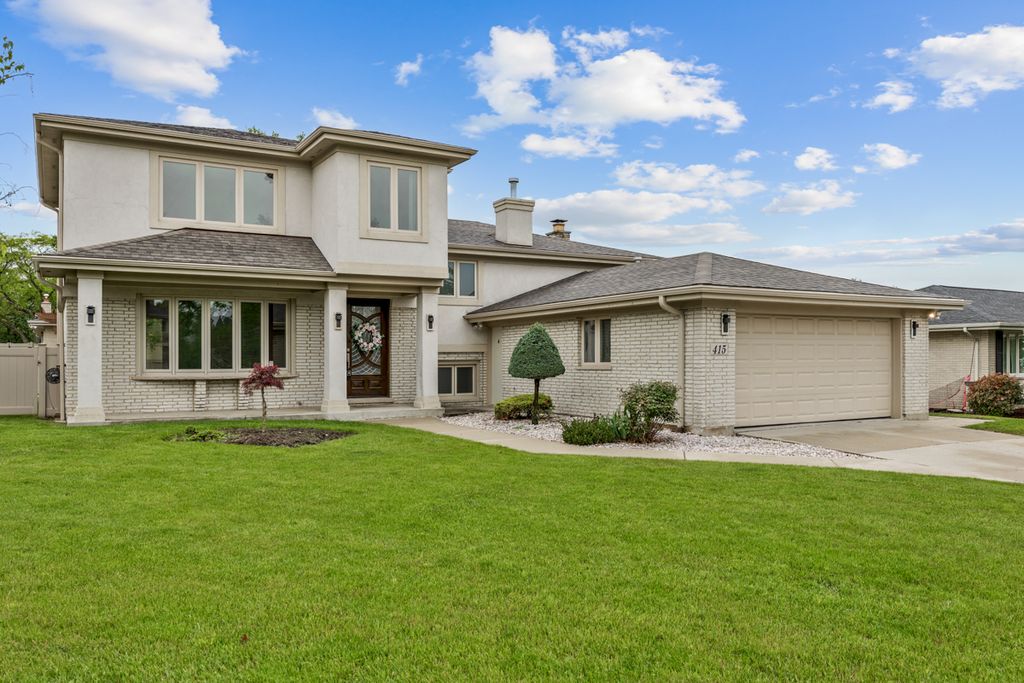 415 Honey Locust Lane, Willowbrook, IL 60527