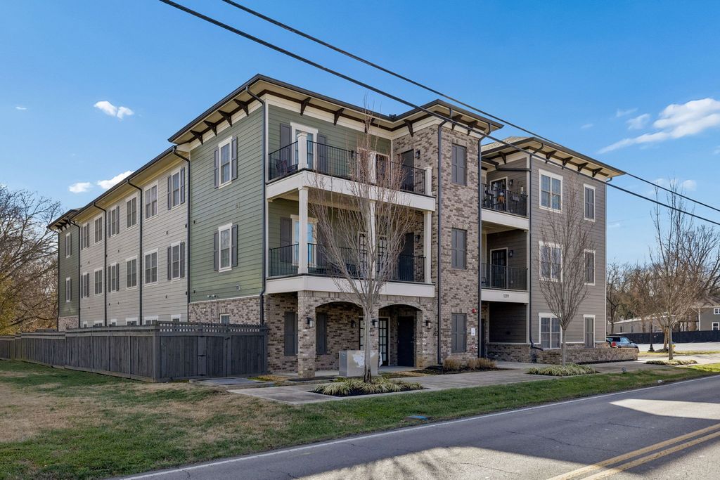 1319 W Main St Apt 104, Franklin, TN 37064