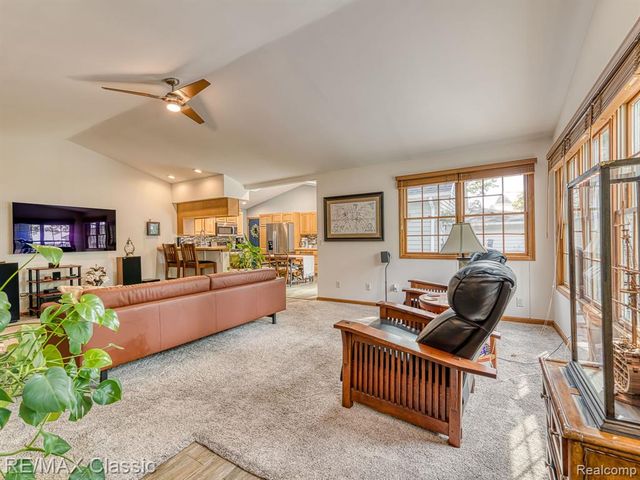 619 E Shore Drive, Whitmore Lake, MI 48189