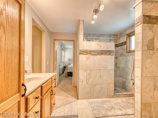 619 E Shore Drive, Whitmore Lake, MI 48189