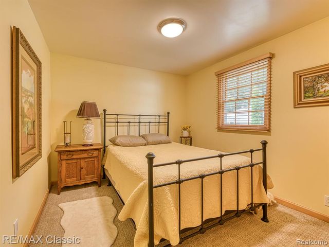 619 E Shore Drive, Whitmore Lake, MI 48189