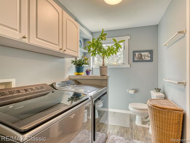 619 E Shore Drive, Whitmore Lake, MI 48189