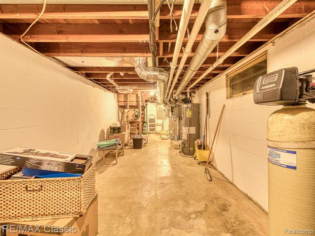 619 E Shore Drive, Whitmore Lake, MI 48189