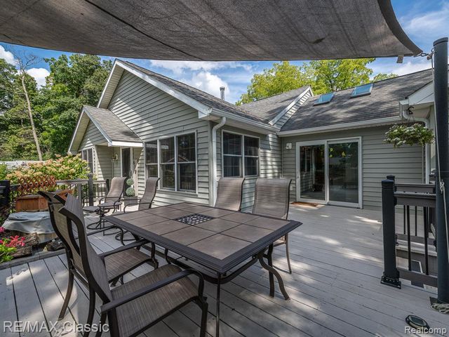 619 E Shore Drive, Whitmore Lake, MI 48189
