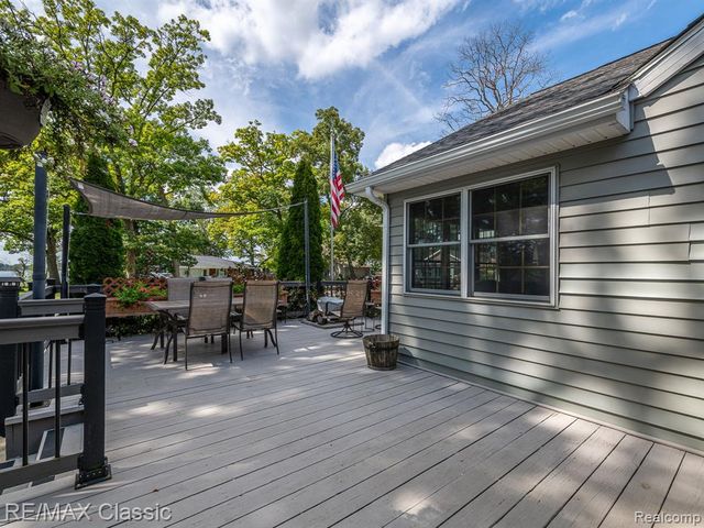 619 E Shore Drive, Whitmore Lake, MI 48189