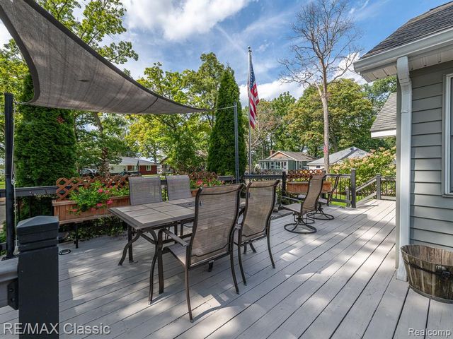 619 E Shore Drive, Whitmore Lake, MI 48189