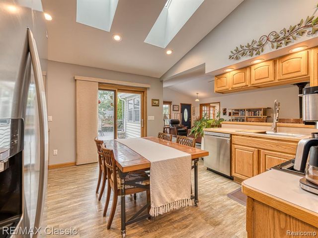 619 E Shore Drive, Whitmore Lake, MI 48189