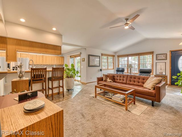 619 E Shore Drive, Whitmore Lake, MI 48189