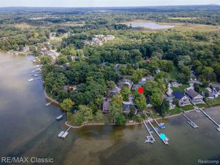 619 E Shore Drive, Whitmore Lake, MI 48189