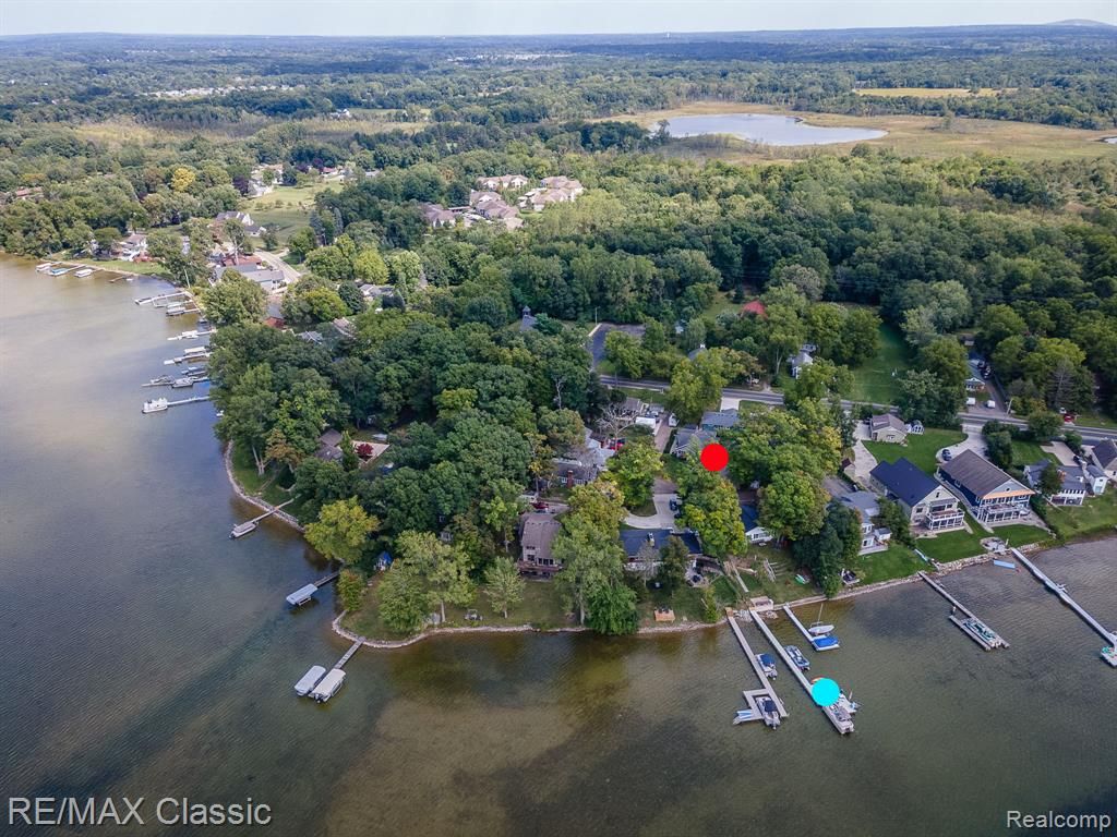 619 E Shore Drive, Whitmore Lake, MI 48189