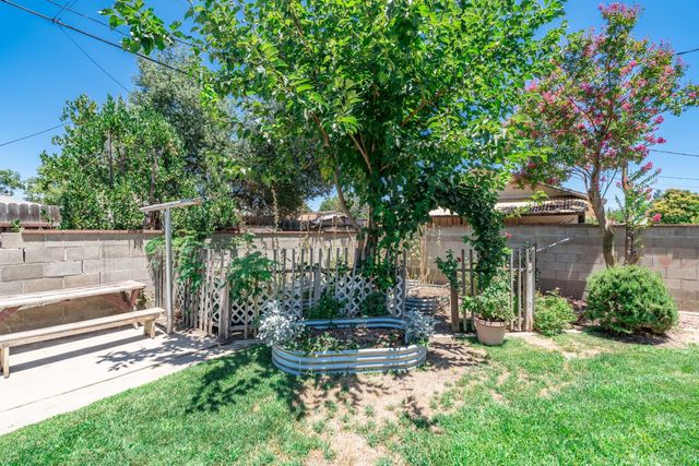 1026 W Dayton Avenue, Fresno, CA 93705